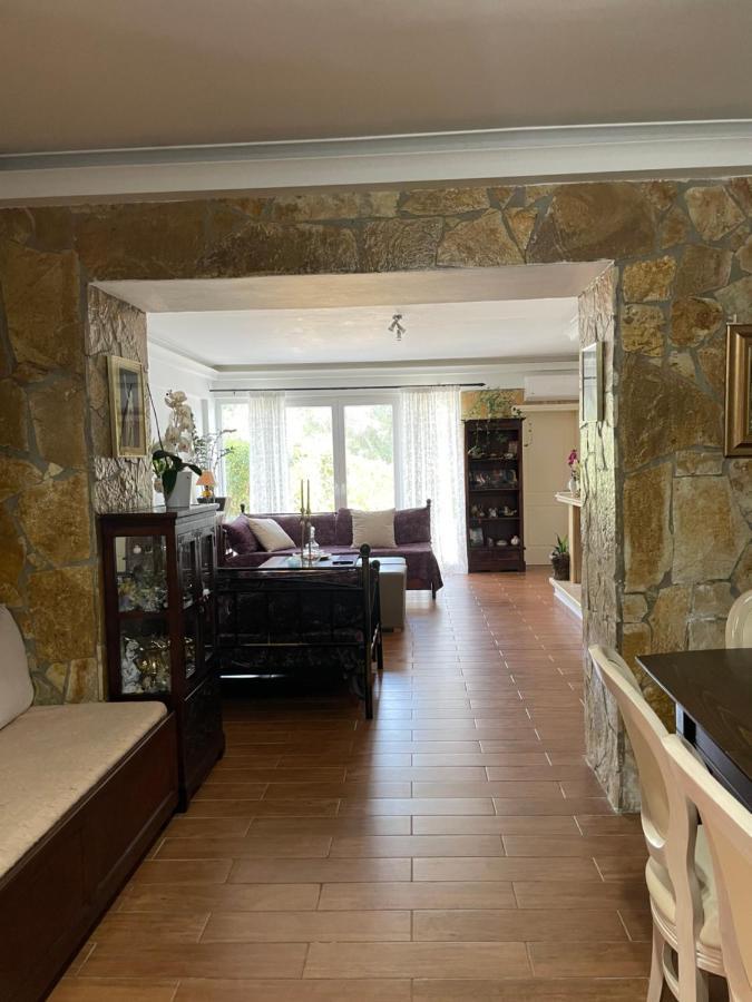 Villa Anasandra - 3 Bedroom Villa Kompítsion 외부 사진